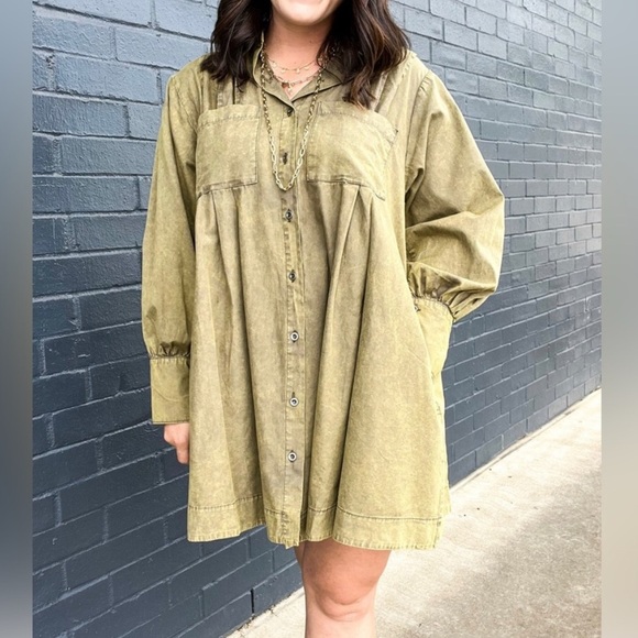 Ces Femme Dresses & Skirts - Ces Femme Blessed Gal Dress Olive pleated front button down w double pockets